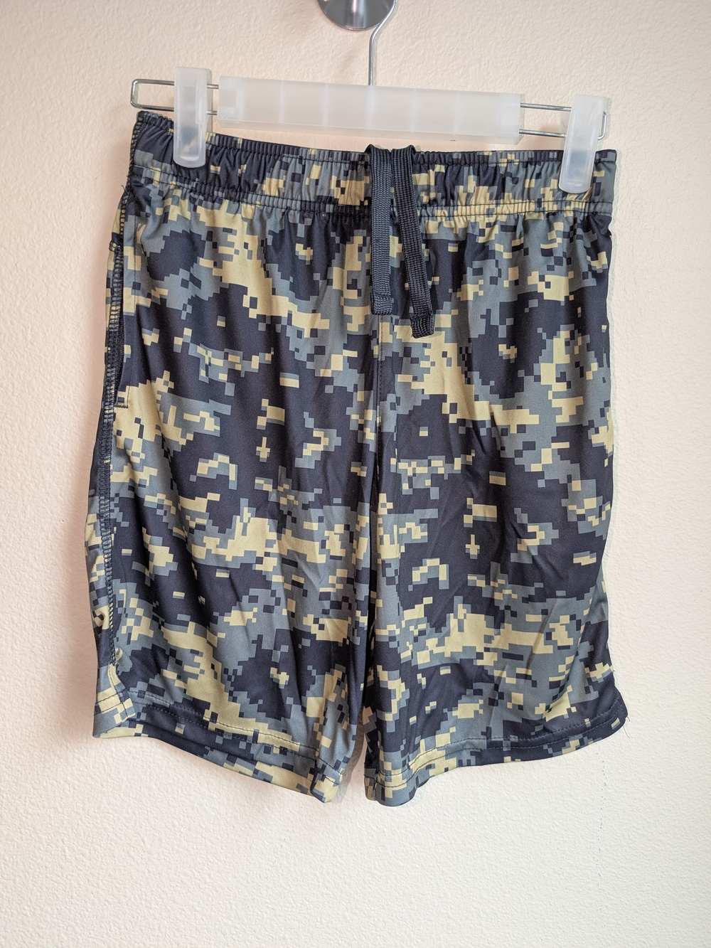 Athletic Works Digital Camo Athletic Shorts Youth Size L